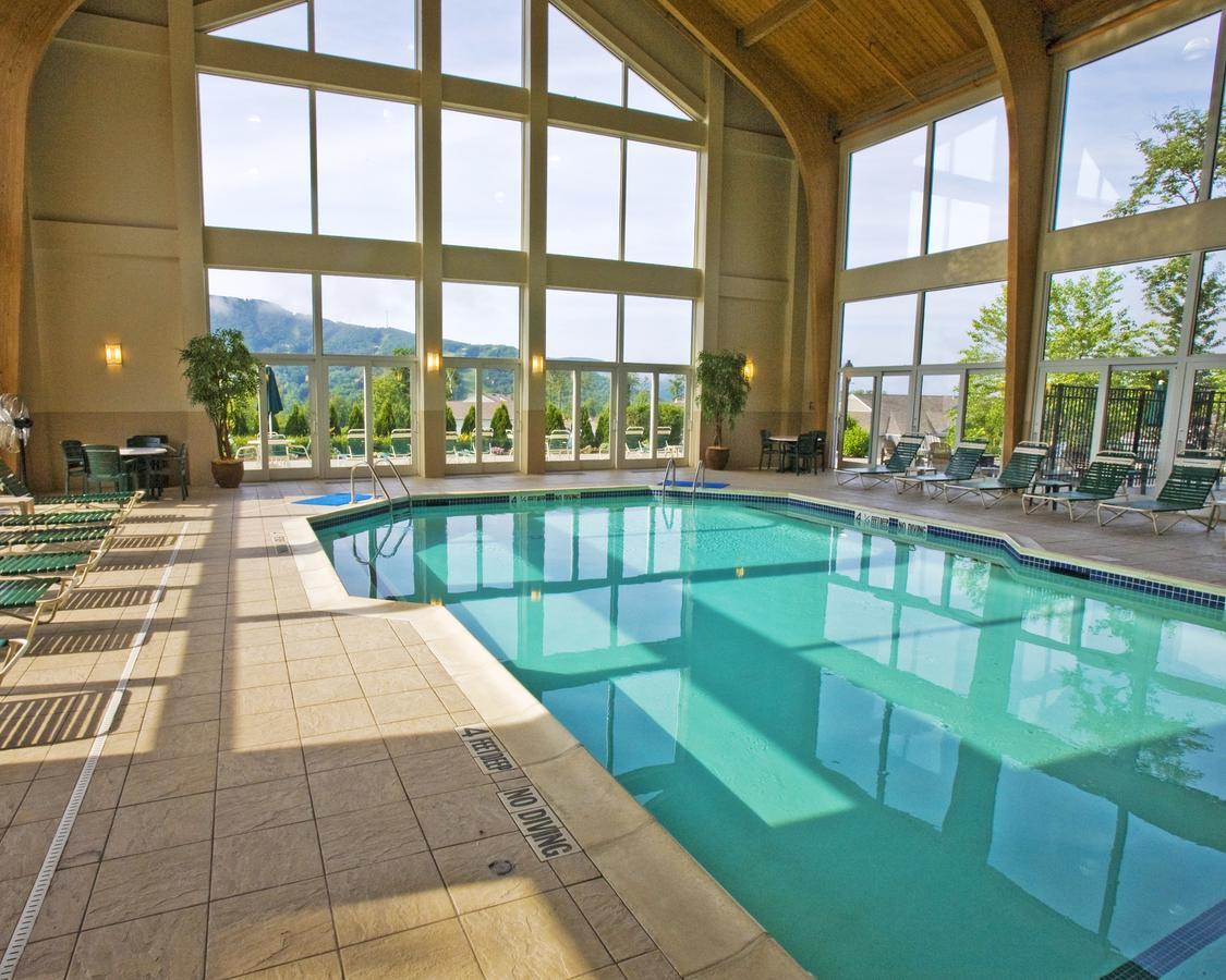 Vacation Village In The Berkshires Hancock Exterior foto The indoor pool at the Grand Summit Hotel